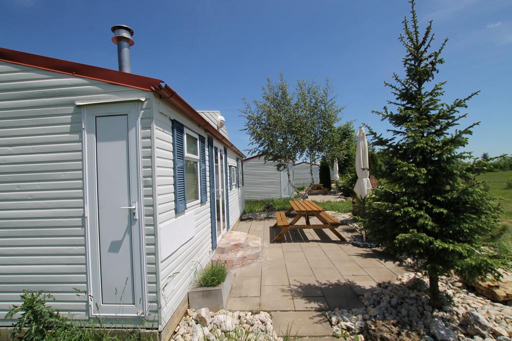 Sonnenbühl Azur Camping Schwaebische Alb מראה חיצוני תמונה